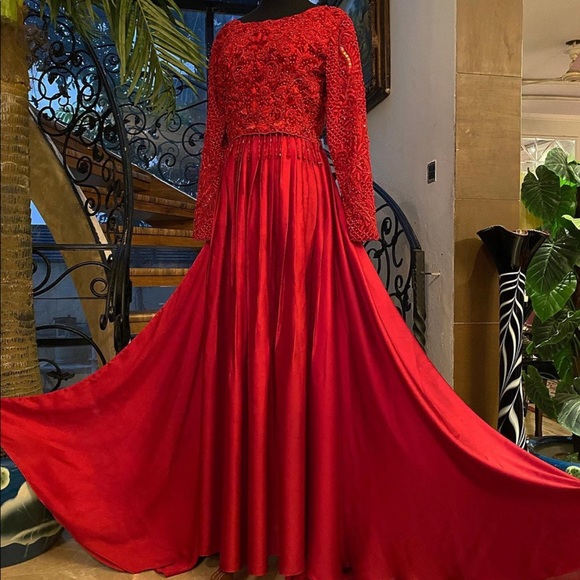 Red Dress - Picture 1 of 2